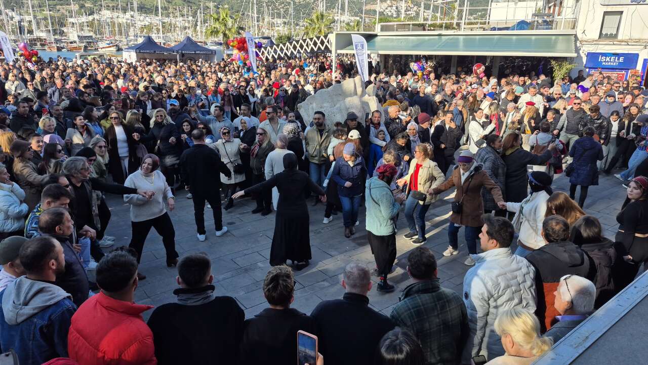 Bodrum'da 3 Ton Hamsi Pişirilerek Dağıtıldı 2