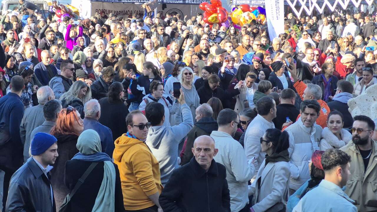 Bodrum'da 3 Ton Hamsi Pişirilerek Dağıtıldı 5