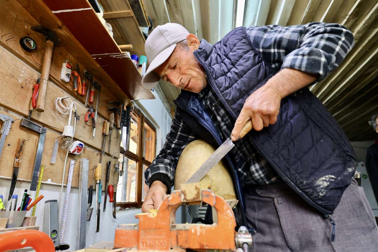 5 Metrekarelik Atölyede 37 Yıllık Bağlama Tutkusu 6