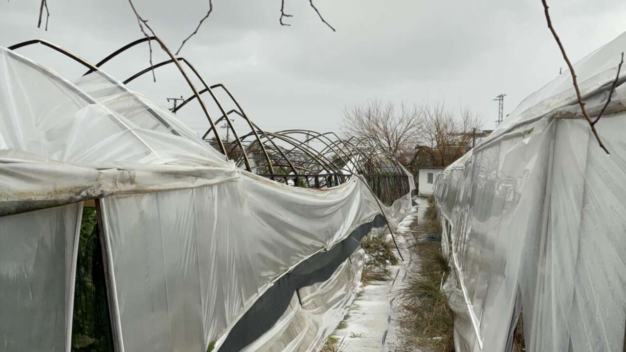 Seydikemer'de Hortum, Fırtına Ve Dolu Seraları Vurdu 3