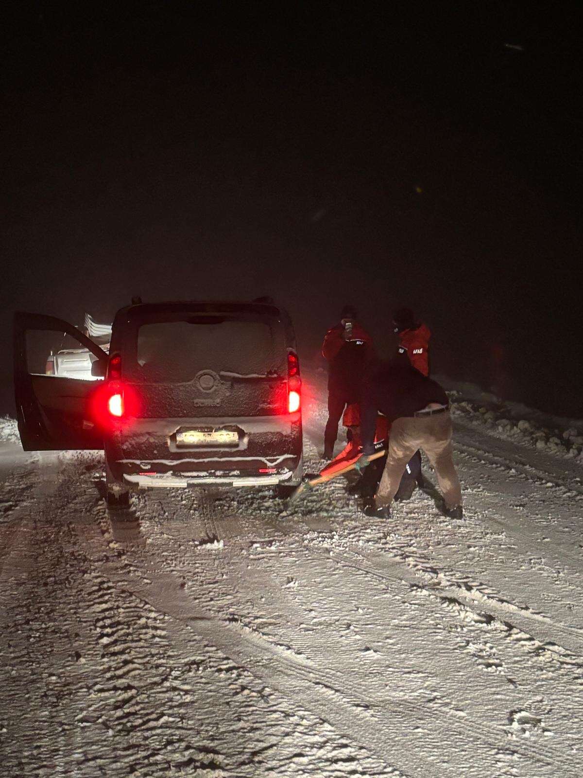 Muğla’da Kar ve Buzlanma Ulaşımı Aksattı: Araçlar Yolda Kaldı 1