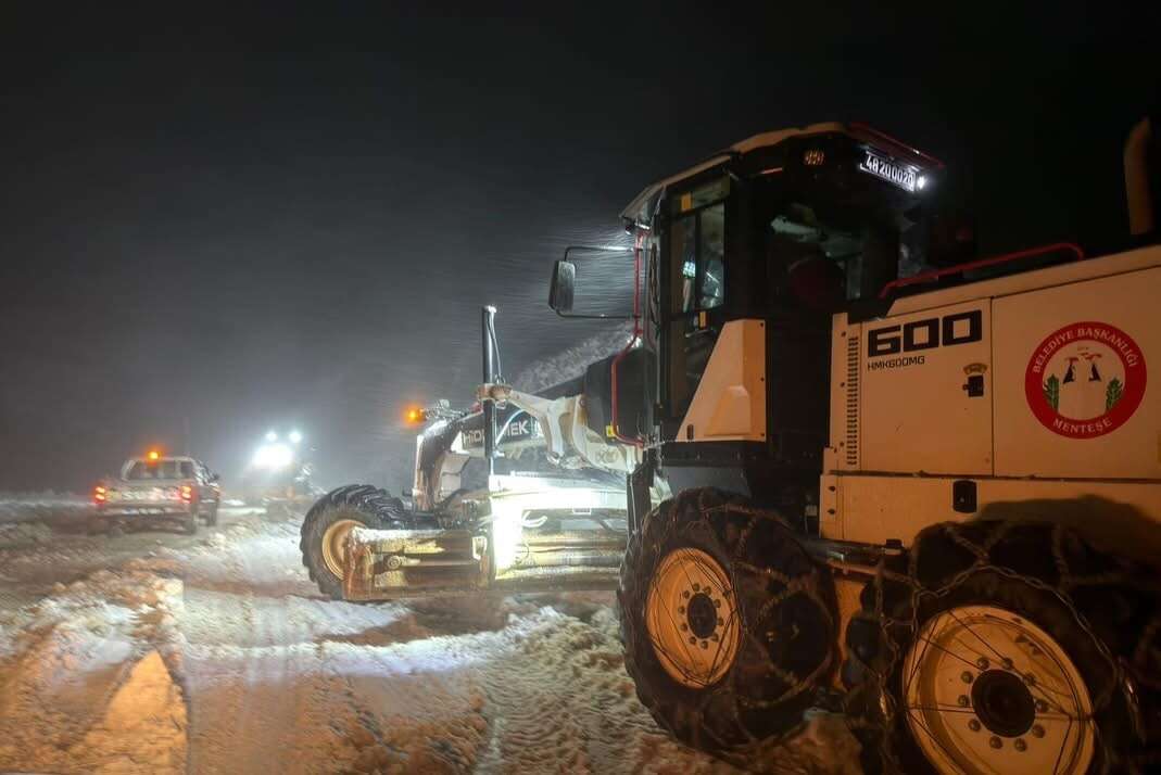 Muğla’da Kar ve Buzlanma Ulaşımı Aksattı: Araçlar Yolda Kaldı 5