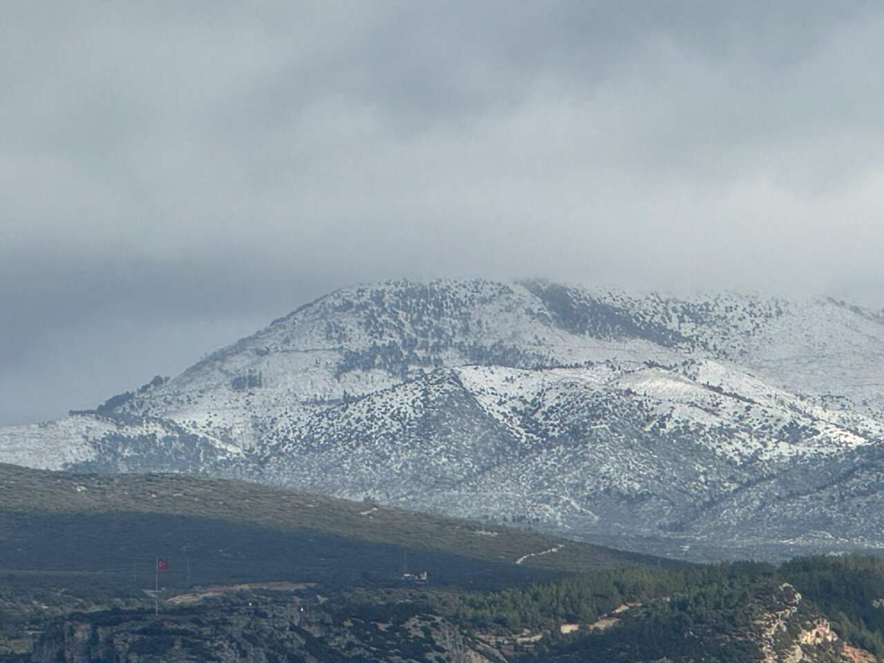 Muğla’da Kar ve Buzlanma Ulaşımı Aksattı: Araçlar Yolda Kaldı 6