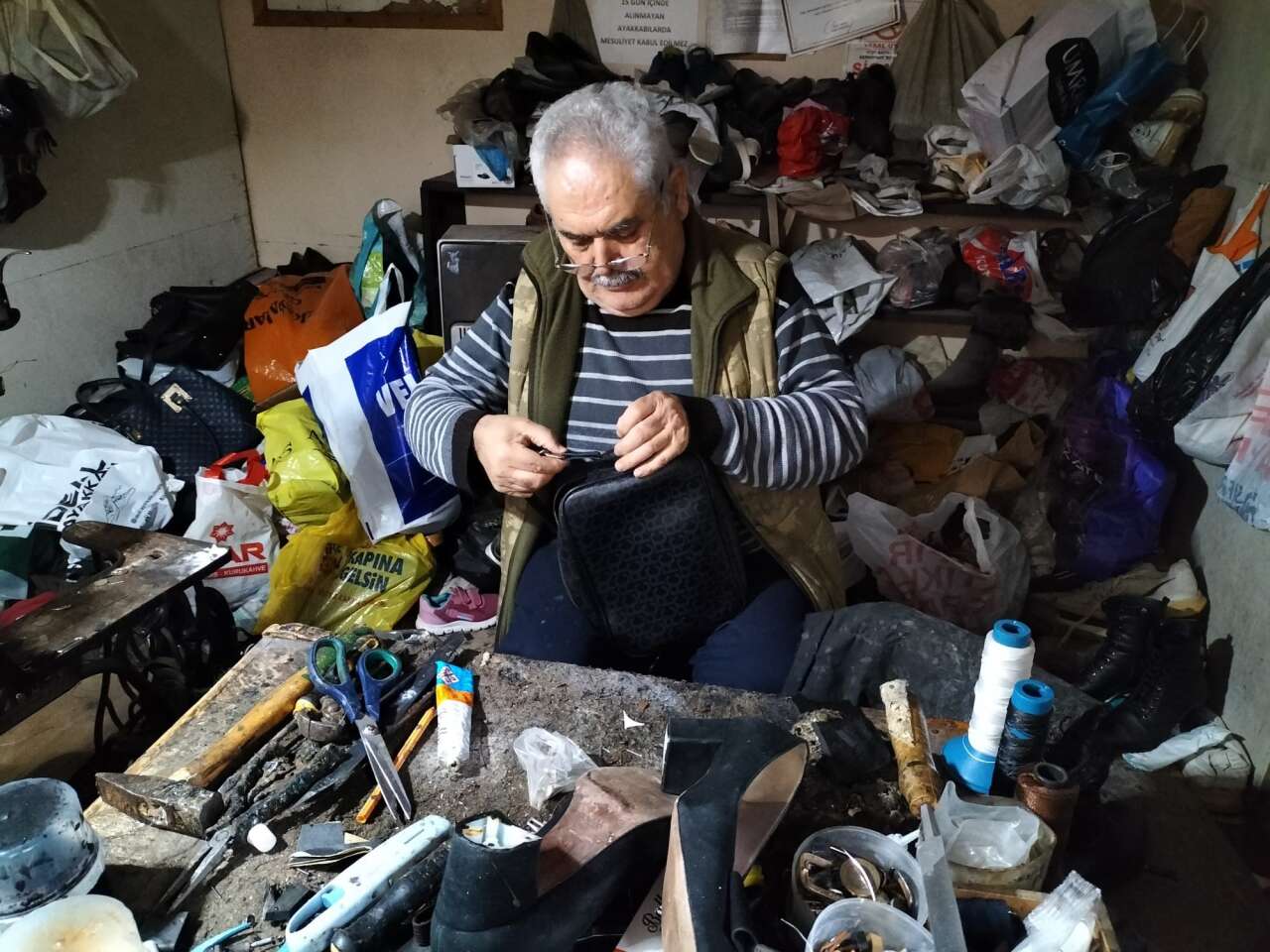 Köyceğiz'in Son Ayakkabı Ustası, Emekli Oldu Ama Mesleğini Bırakamadı 2
