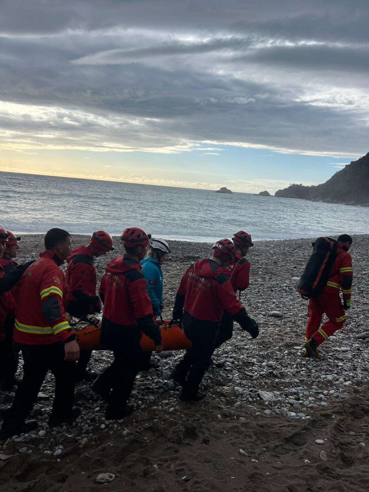 Kabak Koyu'nda Kayalıklardan Düşen Genç Kurtarıldı 3