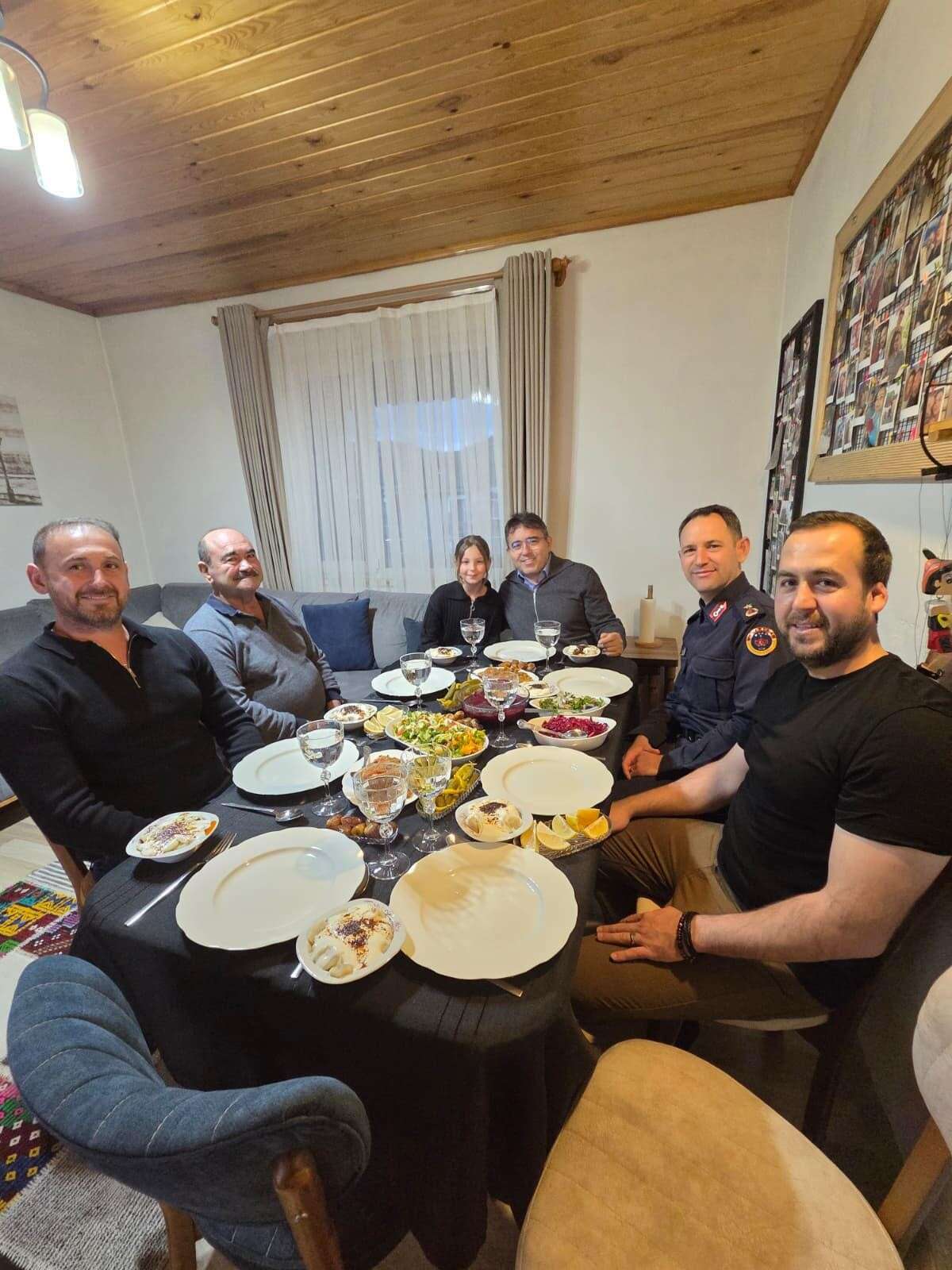 Marmaris Kaymakamı Kaya, Ramazan’da Vatandaşlarla Buluştu 2