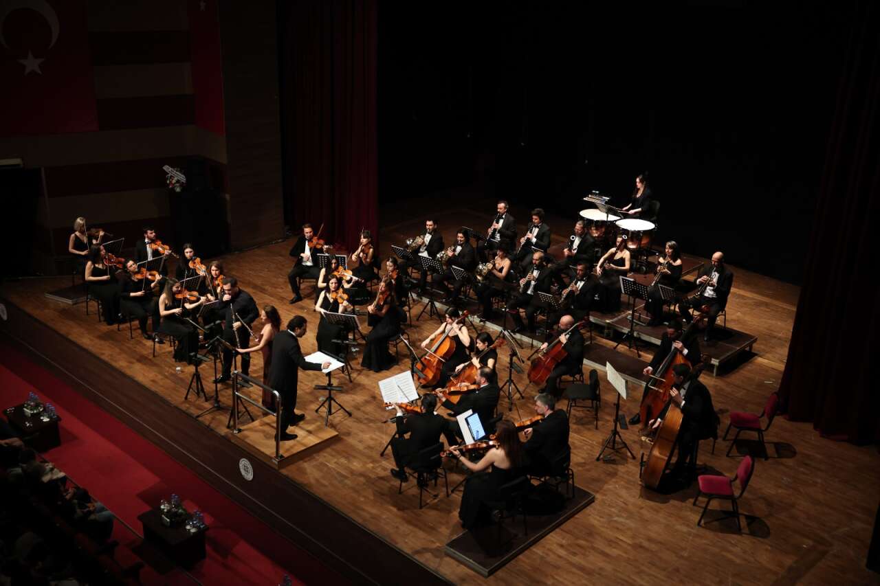 İki Coğrafya, Tek Sahne 1