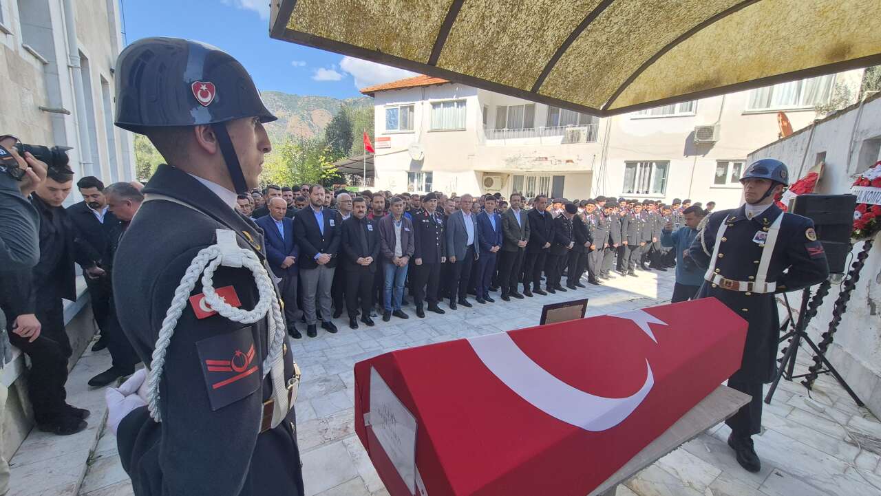 Kalp Krizinden Hayatını Kaybeden Uzman Çavuş Son Yolculuğuna Uğurlandı 2