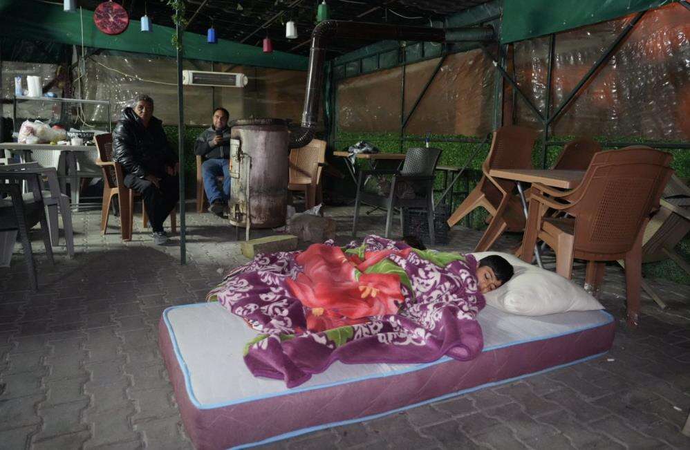 Denizli’de Deprem Korkusu: Sarsıntılar Vatandaşları Sokağa Döktü 1