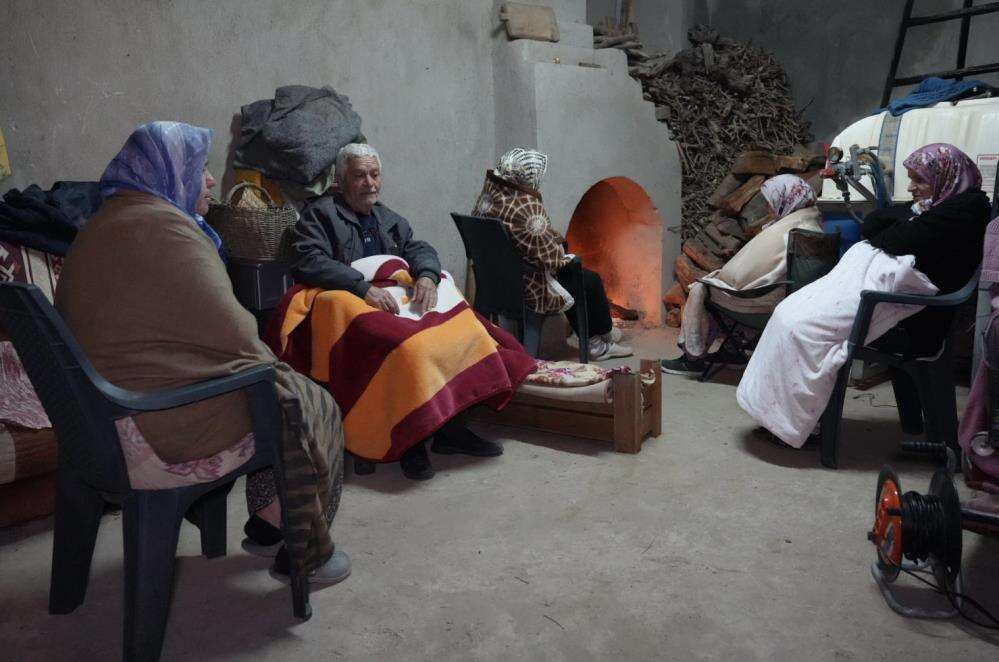 Denizli’de Deprem Korkusu: Sarsıntılar Vatandaşları Sokağa Döktü 2