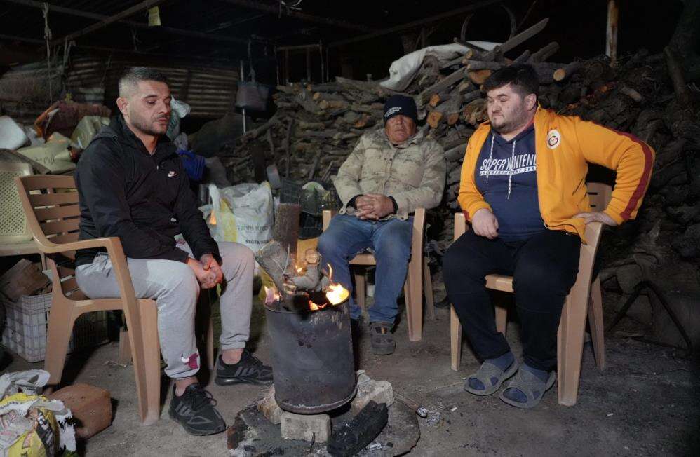 Denizli’de Deprem Korkusu: Sarsıntılar Vatandaşları Sokağa Döktü 3