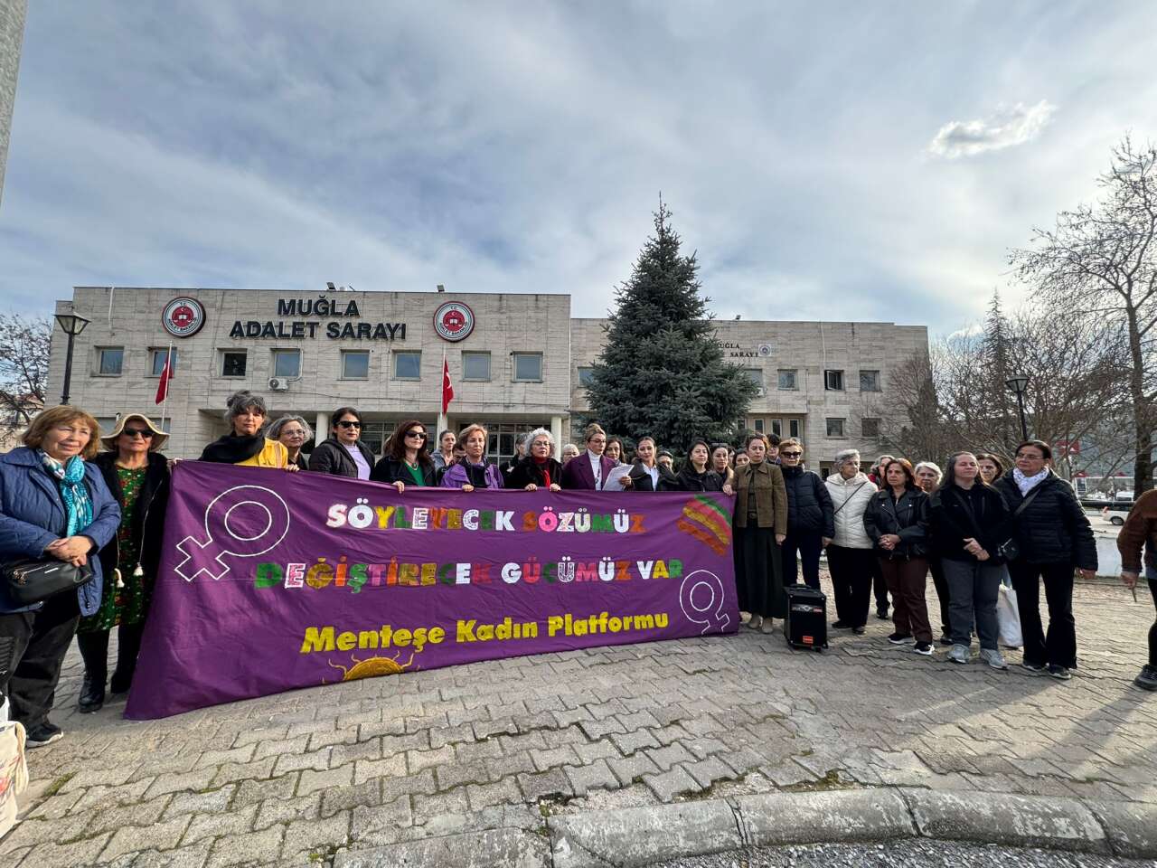 Menteşe Kadın Platformu’ndan Hakaret ve Şiddet Tehdidine Karşı Suç Duyurusu 2