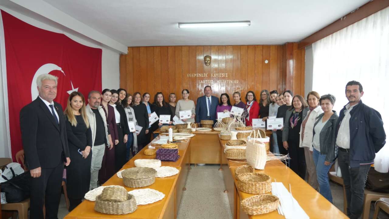 Kadınlar Sepet Örmeyi Öğrendi, Emekleri Belgelerle Taçlandı 2