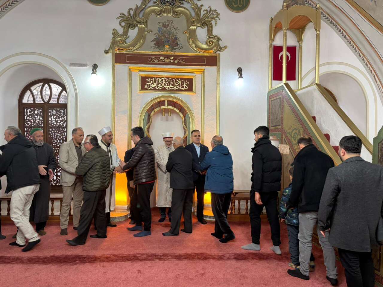 Muğla Valisi Dr. İdris Akbıyık, Bayram Namazı Sonrası Vatandaşlarla Bayramlaştı 6