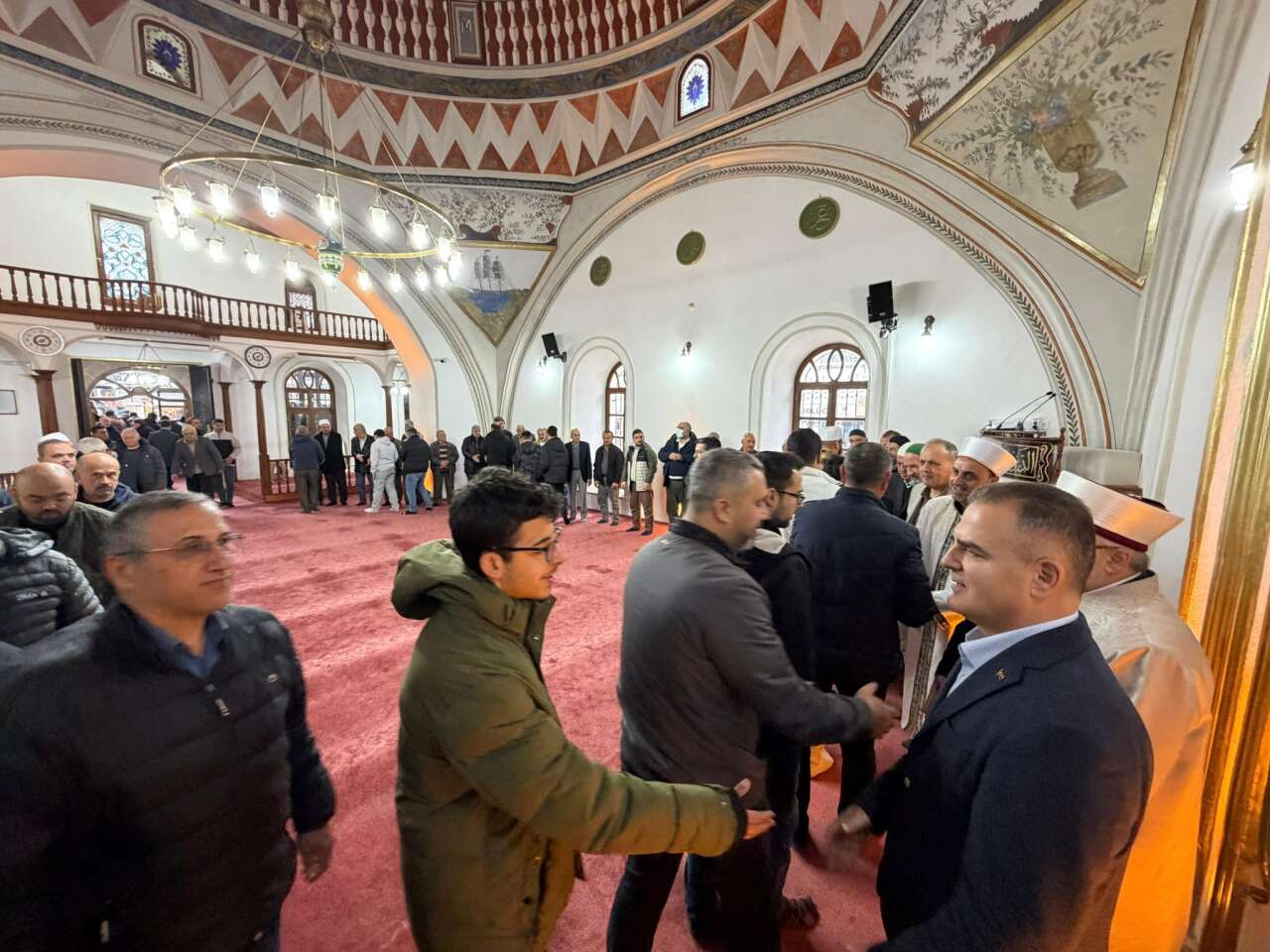 Muğla Valisi Dr. İdris Akbıyık, Bayram Namazı Sonrası Vatandaşlarla Bayramlaştı 7