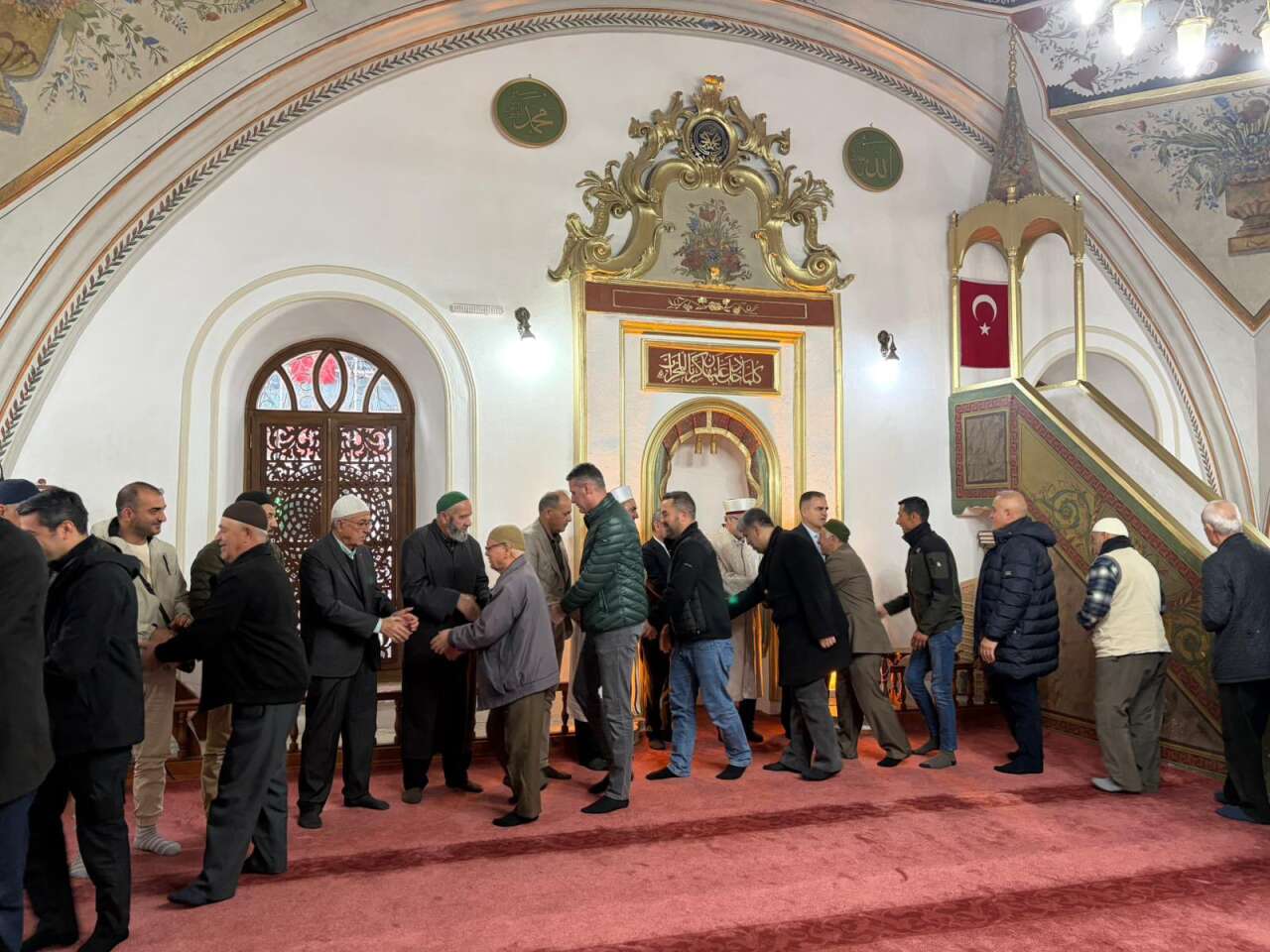 Muğla Valisi Dr. İdris Akbıyık, Bayram Namazı Sonrası Vatandaşlarla Bayramlaştı 4