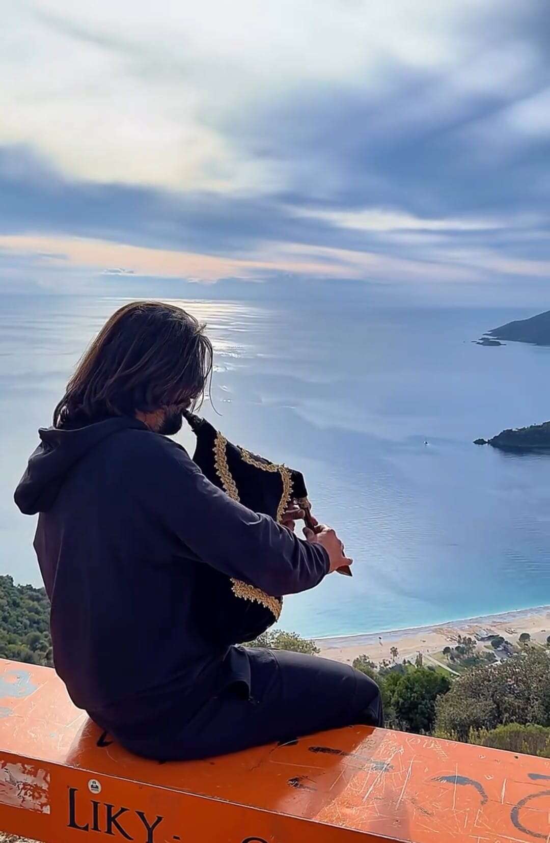 Koray Avcı’dan Ölüdeniz’de Manzara Eşliğinde Bayram Performansı 1