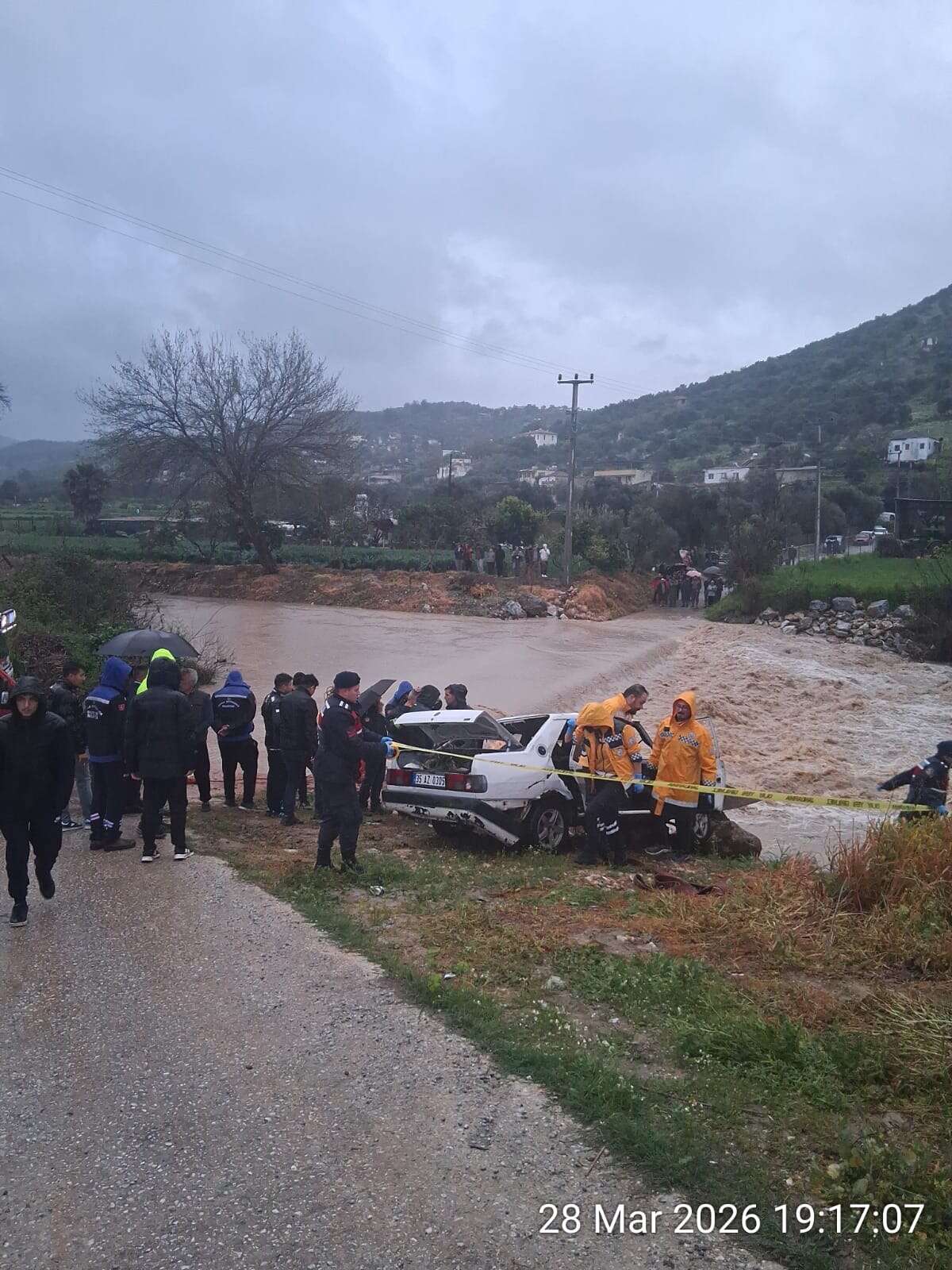Milas Yakaköy’de Korkutan Kaza: Dereye Uçan Araçta 1 Kişi Hayatını Kaybetti 2
