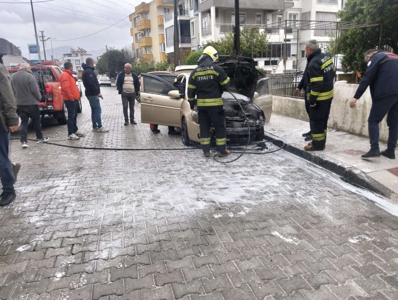 Milas’ta Park Halindeki Otomobil Alevlere Teslim Oldu 1