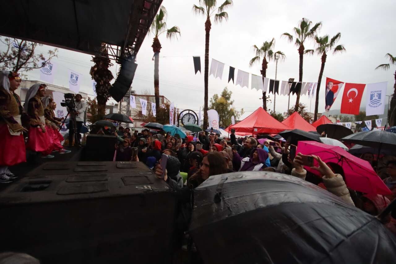 Bodrum’da Yağışa Rağmen İzdiham, Acı Ot Festivali’ne Ziyaretçi Akını 8