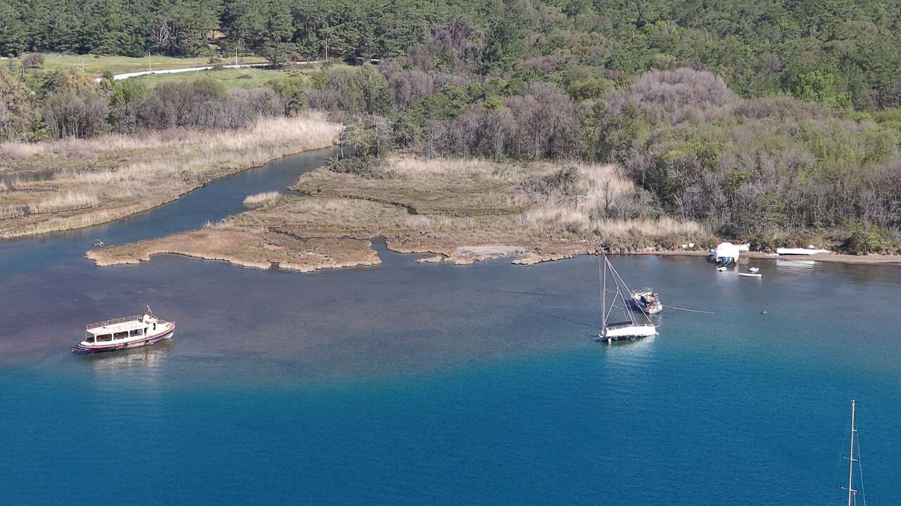 Marmaris'te Deniz Suyu Yaklaşık 5 Metre Çekildi 2
