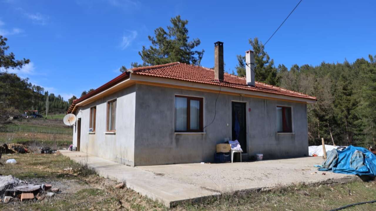 Muğla’da 42 Yaşındaki Sermin Eşi Tarafından Öld*rüldü: Olayın Yaşandığı Ev Sessizliğe Büründü 3