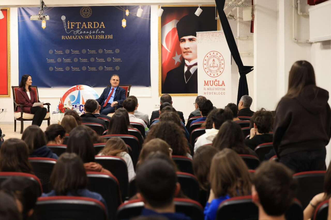 Muğla Valisi Dr. İdris Akbıyık İftar Programında Gençlerle Buluştu 5