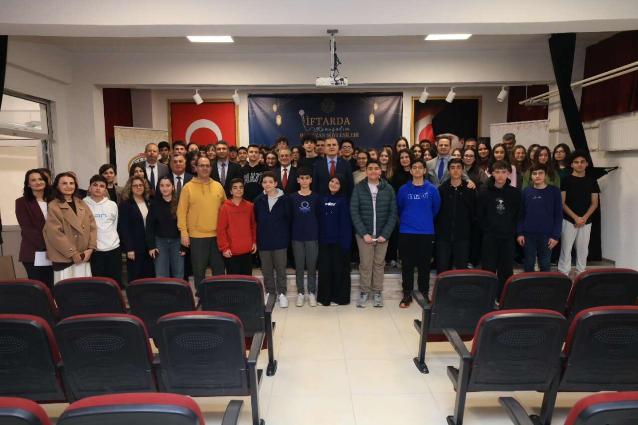 Muğla Valisi Dr. İdris Akbıyık İftar Programında Gençlerle Buluştu 3