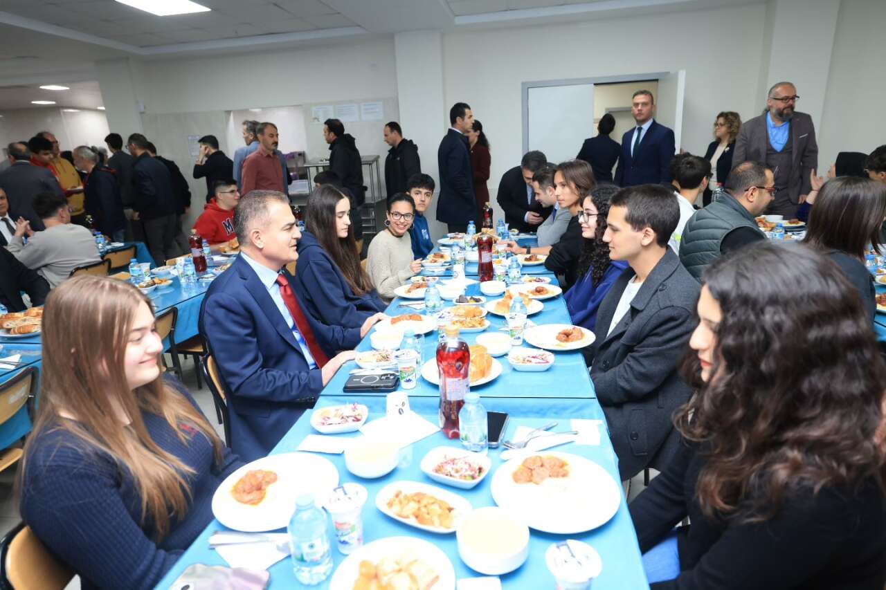 Muğla Valisi Dr. İdris Akbıyık İftar Programında Gençlerle Buluştu 2