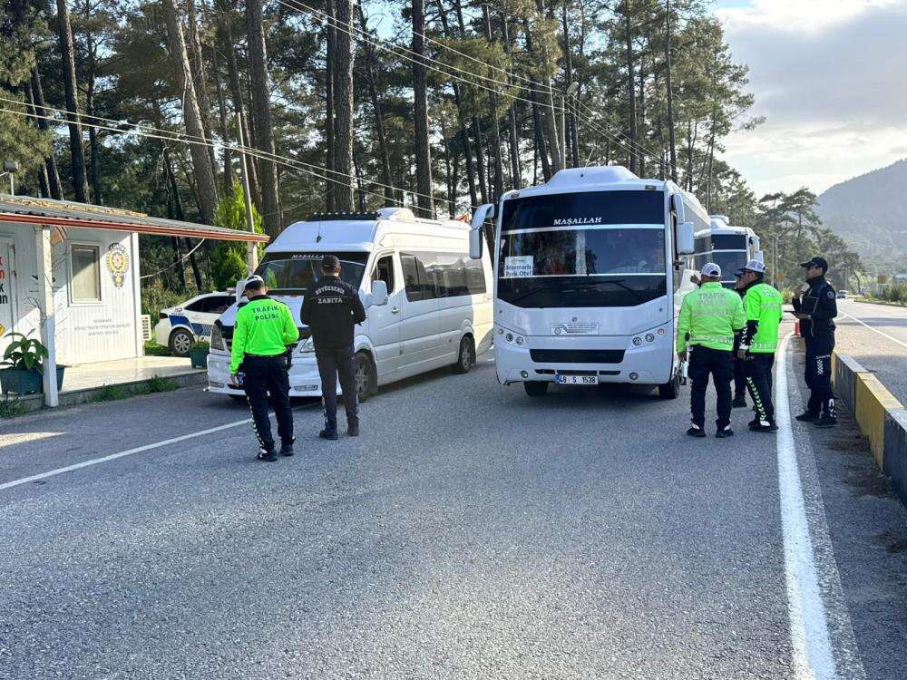 Datça-Marmaris Güzergâhında Büyük Denetim: 2 Araç Trafikten Çekildi 2