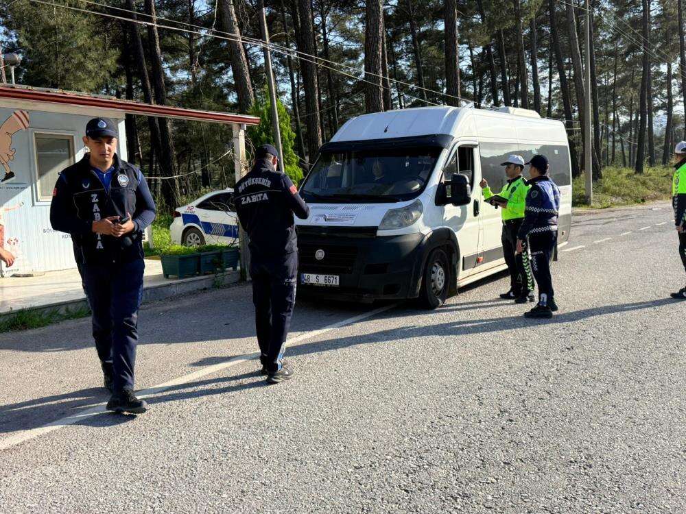 Datça-Marmaris Güzergâhında Büyük Denetim: 2 Araç Trafikten Çekildi 1