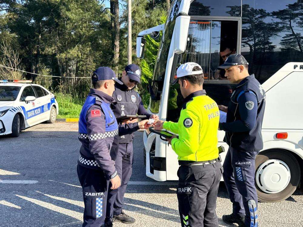 Datça-Marmaris Güzergâhında Büyük Denetim: 2 Araç Trafikten Çekildi 3