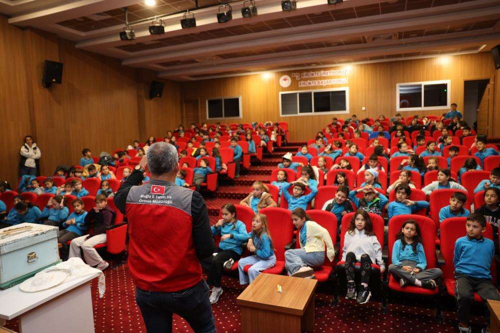 Muğla’da Geleceğin Bilinçli Nesilleri Yetişiyor: Arılar ve Doğa Anlatıldı 1