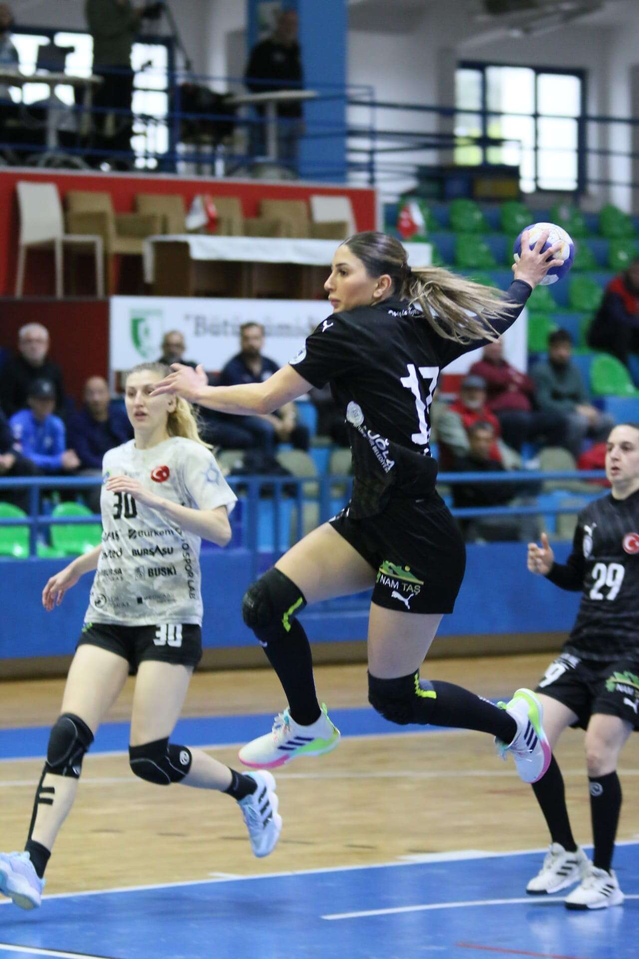 Denizin Kızları Bodrum'da Geçit Vermedi: Nefes Kesen Mücadelede Zafer Yalıkavakspor'un 9