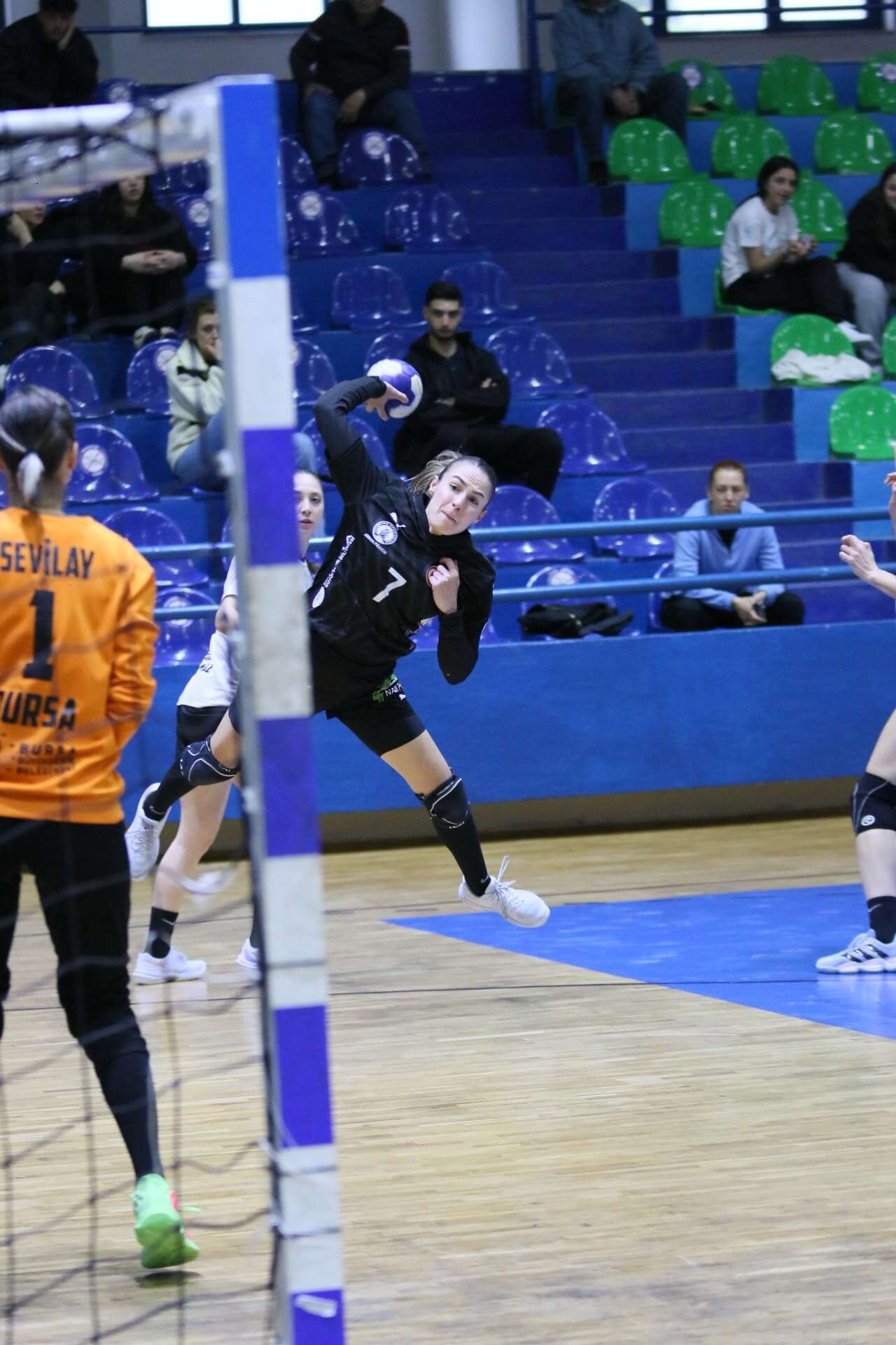 Denizin Kızları Bodrum'da Geçit Vermedi: Nefes Kesen Mücadelede Zafer Yalıkavakspor'un 2