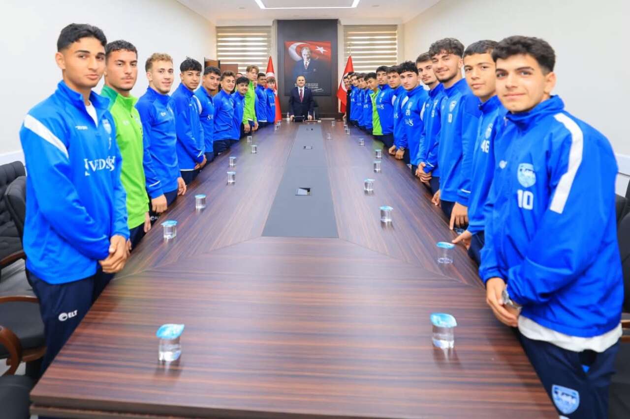 Vali Akbıyık’tan Yarımada FK’ya Türkiye Şampiyonası Desteği 6