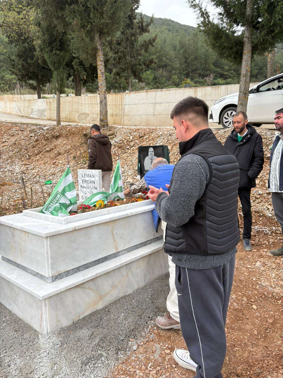 1967 Muğlaspor Taraftarlar Derneği’nden Cüneyt Erdan’a Mezarı Başında Vefa Ziyareti 3