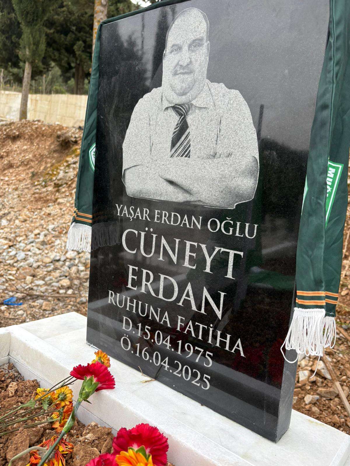 1967 Muğlaspor Taraftarlar Derneği’nden Cüneyt Erdan’a Mezarı Başında Vefa Ziyareti 1