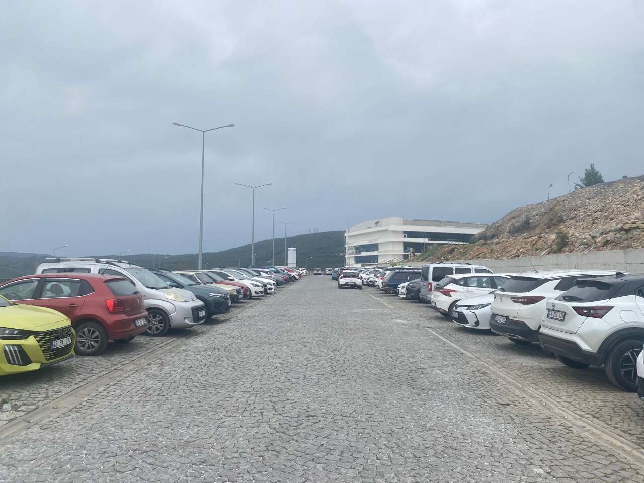 Muğla Eğitim ve Araştırma Hastanesi Otoparkı Alarm Veriyor: Yoğunluk Azalmıyor 4