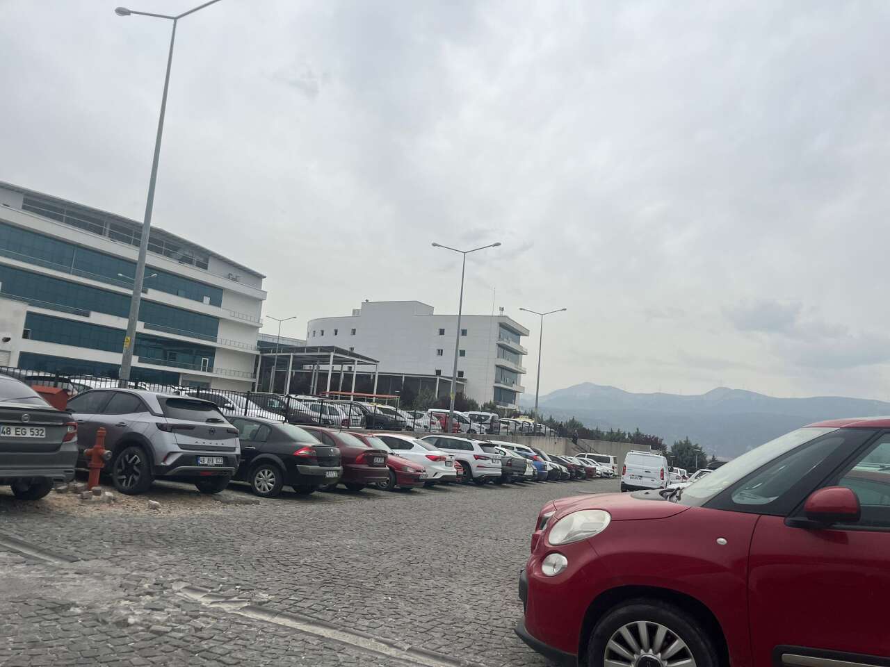 Muğla Eğitim ve Araştırma Hastanesi Otoparkı Alarm Veriyor: Yoğunluk Azalmıyor 5