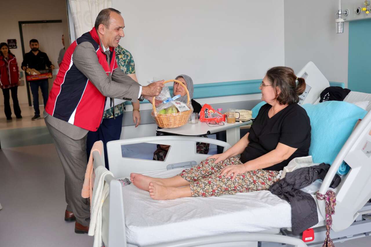 Vakıf Medeniyeti Yaşatılıyor: Hastalara Meyve İkramı 5