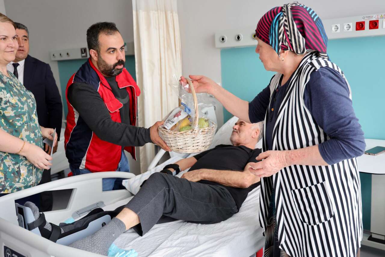 Vakıf Medeniyeti Yaşatılıyor: Hastalara Meyve İkramı 3