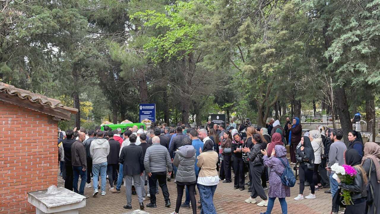 Son Yolculuğuna Uğurlamak İçin Türkiye'nin Dört Bir Yanından Geldiler 1