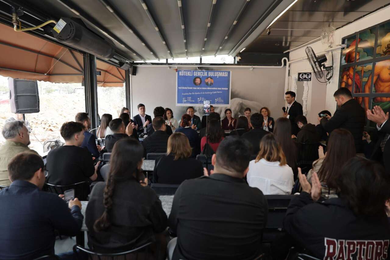 CHP’li İsimlerden Kötekli Gençlik Buluşması 2