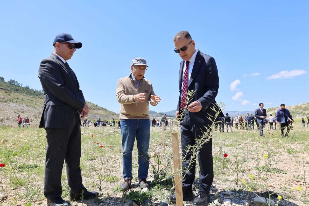 Hüsamlar’da Yeşil Seferberlik: Çocuklarla Birlikte 4 Bin Fidan Dikildi 7