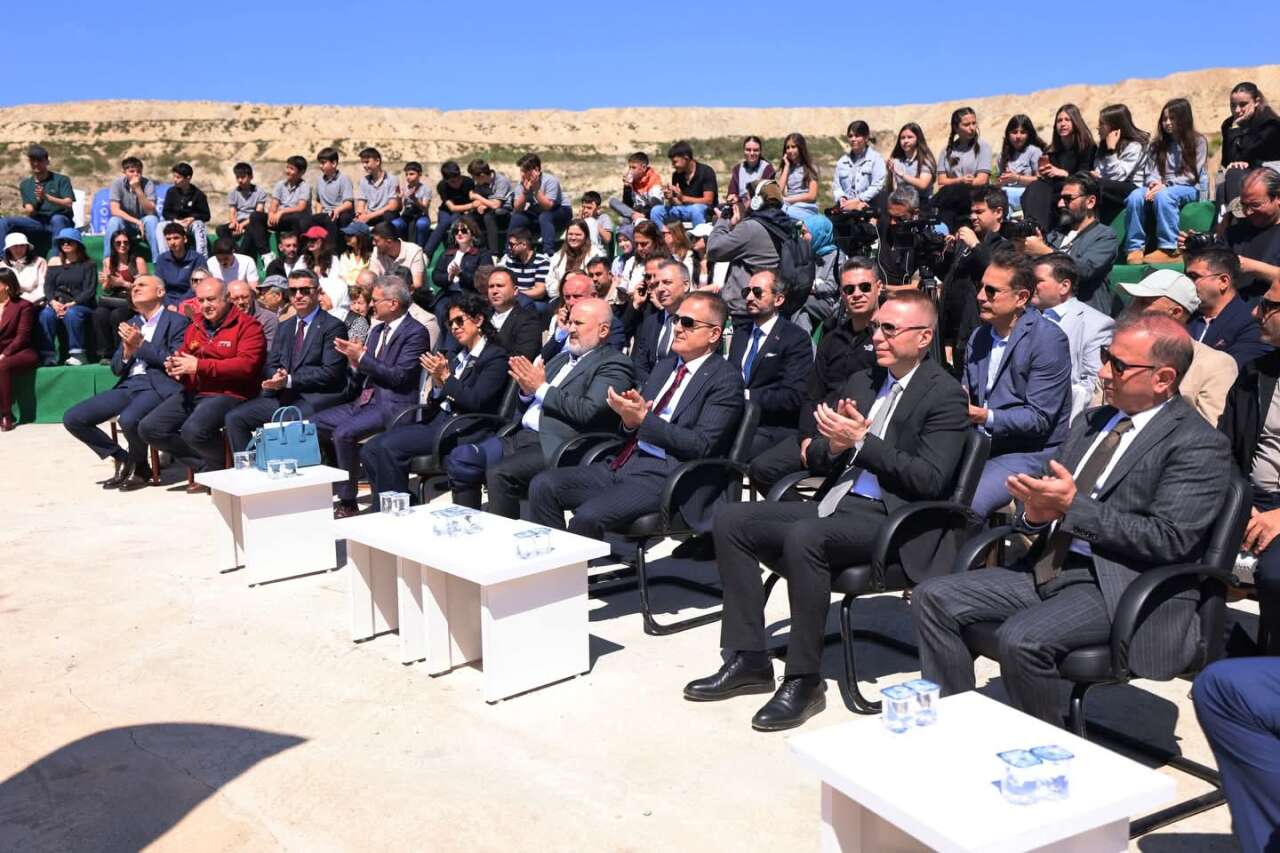 Hüsamlar’da Yeşil Seferberlik: Çocuklarla Birlikte 4 Bin Fidan Dikildi 6