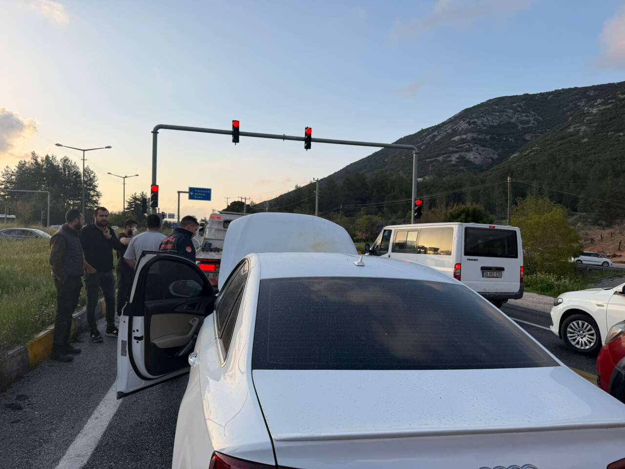 Menteşe’de Seyir Halindeki Araç Alev Aldı 3