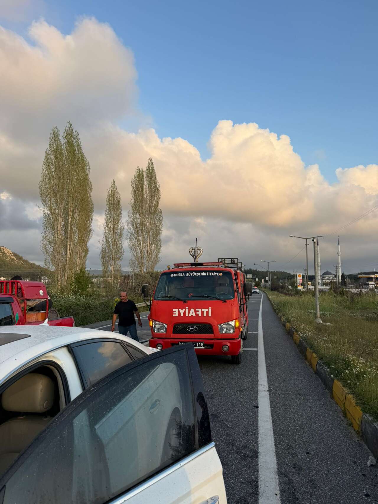 Menteşe’de Seyir Halindeki Araç Alev Aldı 2