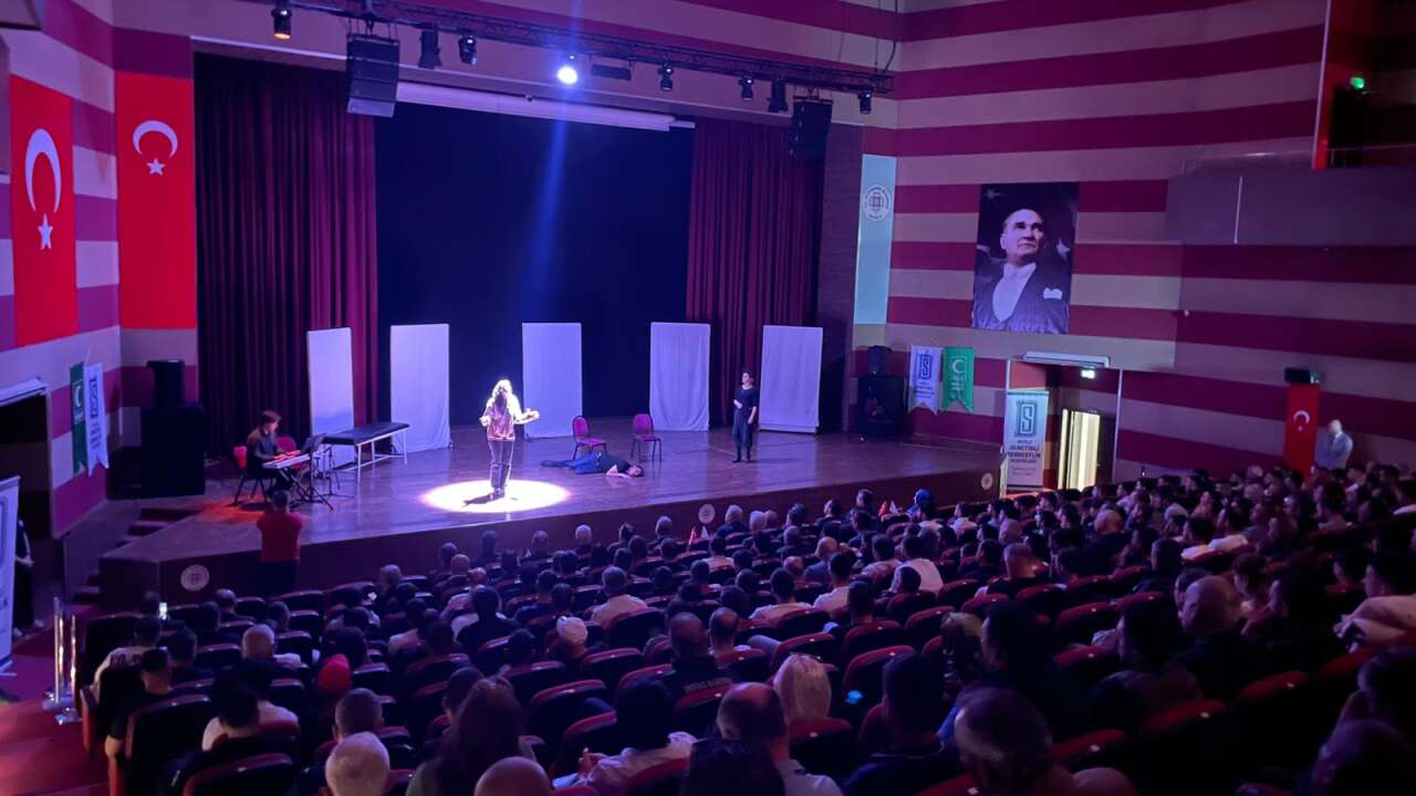 Muğla Denetimli Serbestlik’ten “Umut” Oyunu ile Bağımlılığa Dikkat Çekildi 1