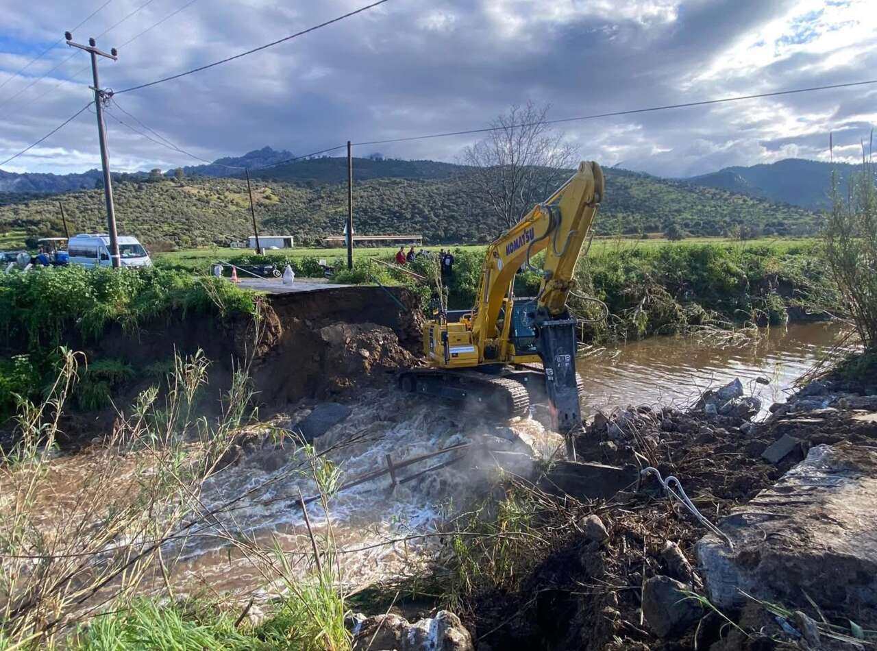 Milas’ta Yağışta Çöken Köprü Yeniden Ulaşıma Açıldı 1